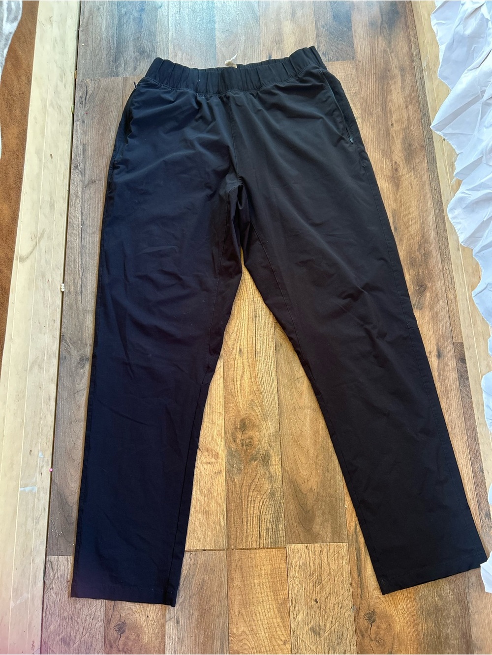 ALO Yoga Men's Black Elastic-Waist Joggers